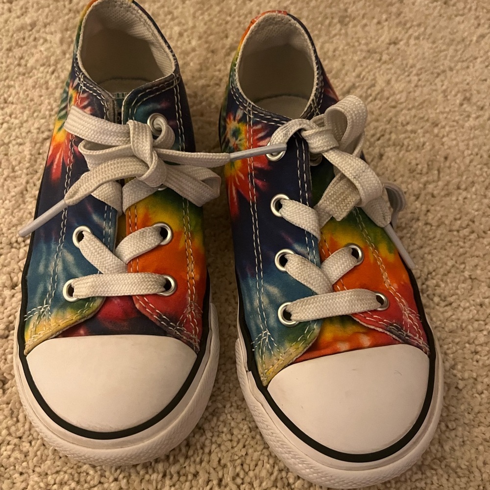 Kids converse